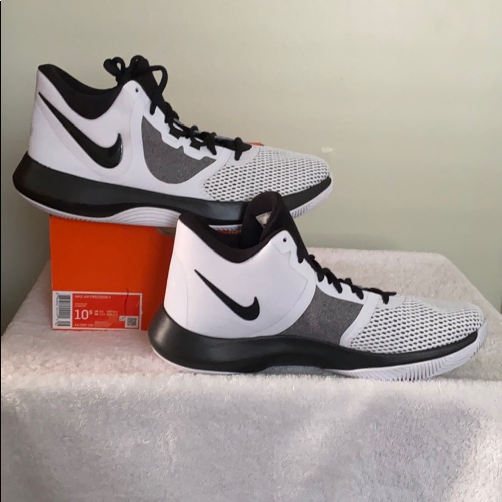 Air Precision II Basketball Shoe - Picture 3 of 6